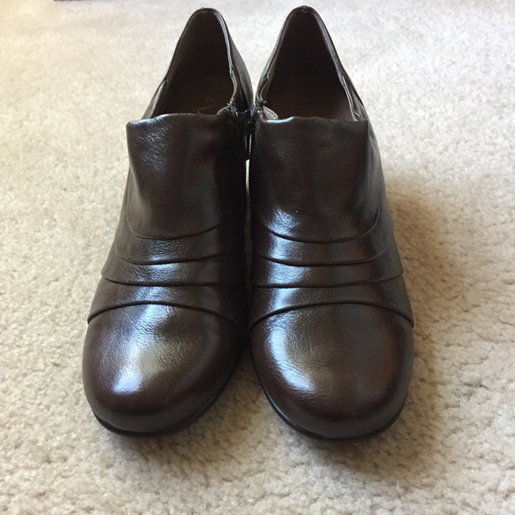 Aerosoles A2 Heelrest Brown Booties - Picture 2 of 8